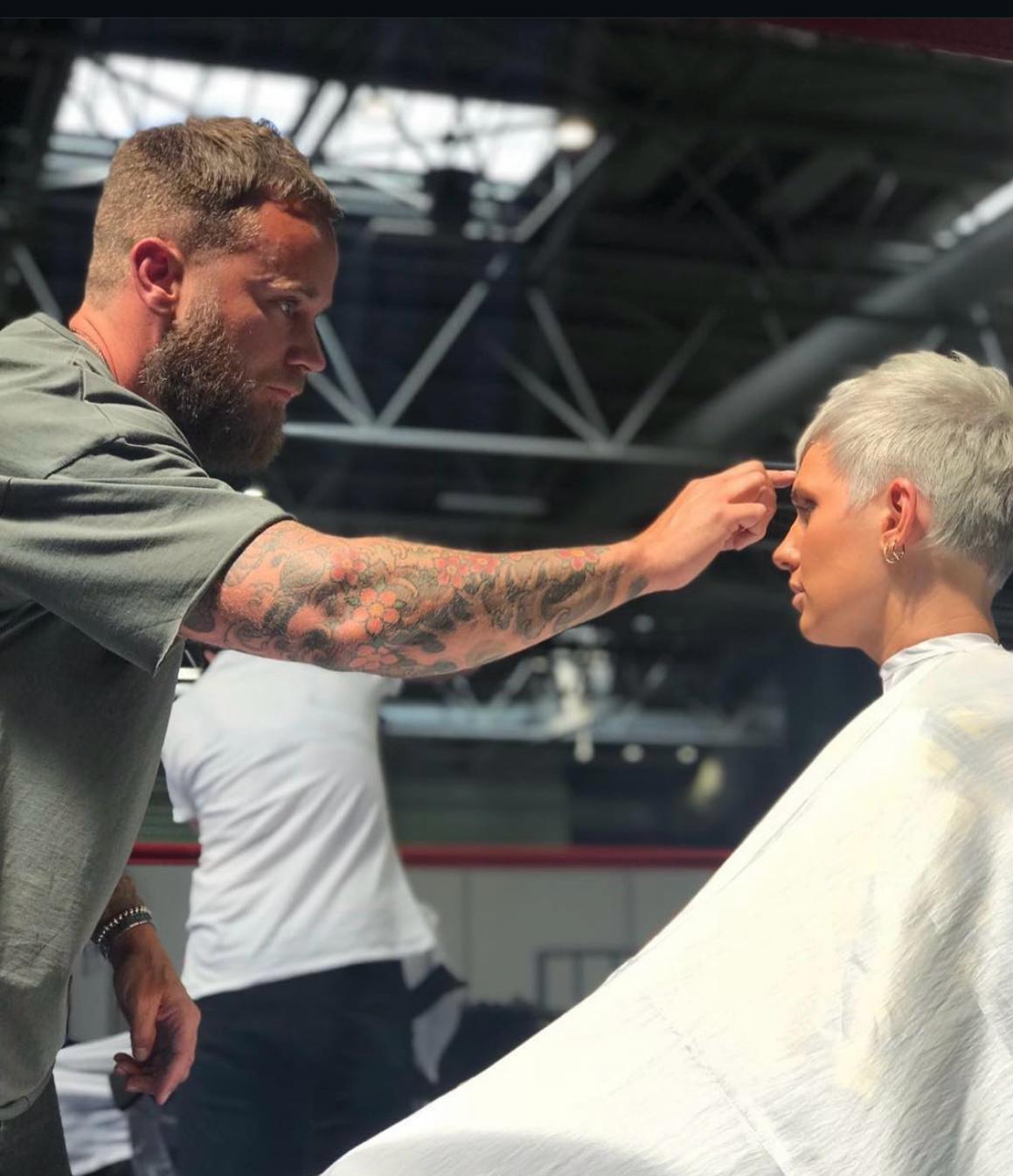 Jay cutting girls hair